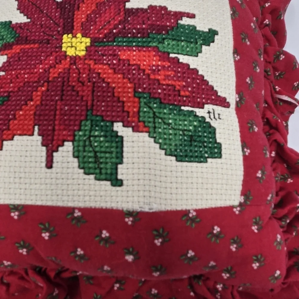 VINTAGE HANDMADE NEEDLE WORK EMROIDERY CHRISTMAS THROW PILLOW POINSETTIA RED